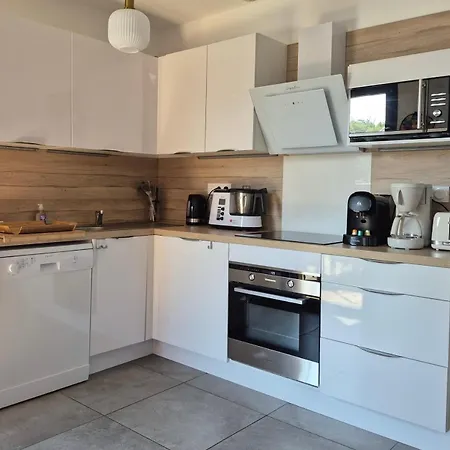 L'espourguit Proche De L'ocean Et De La Foret