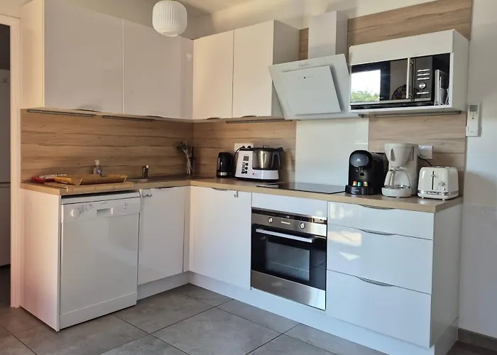 L'espourguit Proche De L'océan Et De La Forêt